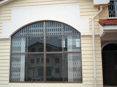 生產廠家_生產廠家供貨商_供應專業(yè)防護網生產廠家_生產廠家價格_西安伊諾窗飾工程